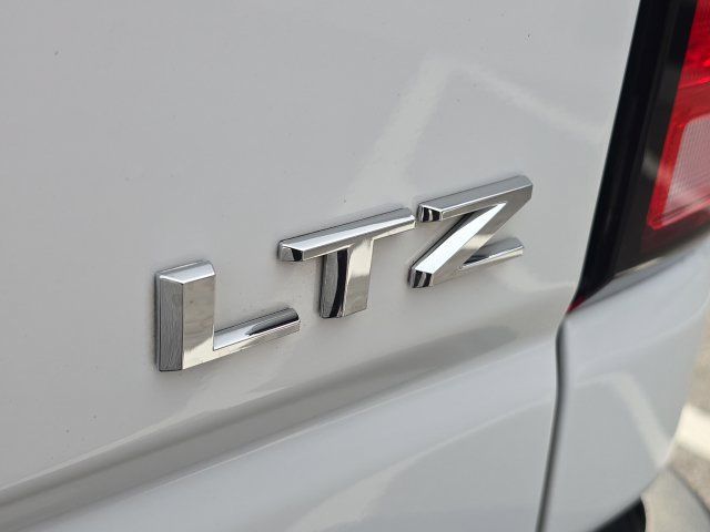 Used 2025 Chevrolet Silverado 2500 LTZ w/ LTZ Convenience Package AWD/4WD image 11