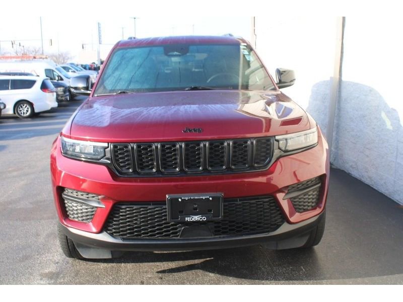 Used 2023 Jeep Grand Cherokee Altitude AWD/4WD image 11
