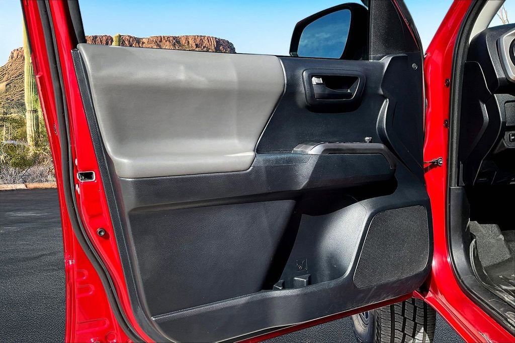 Used 2018 Toyota Tacoma SR5 RWD image 23