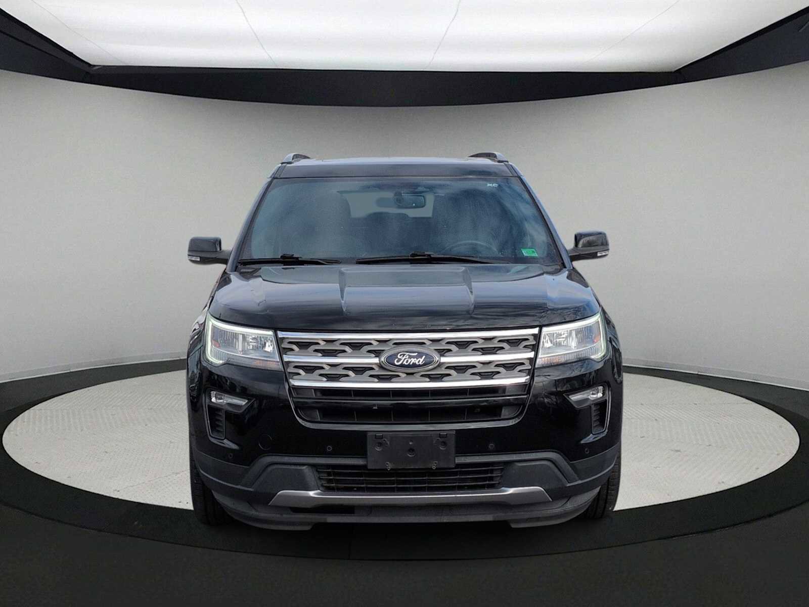 Used 2018 Ford Explorer XLT w/ Equipment Group 202A image 3