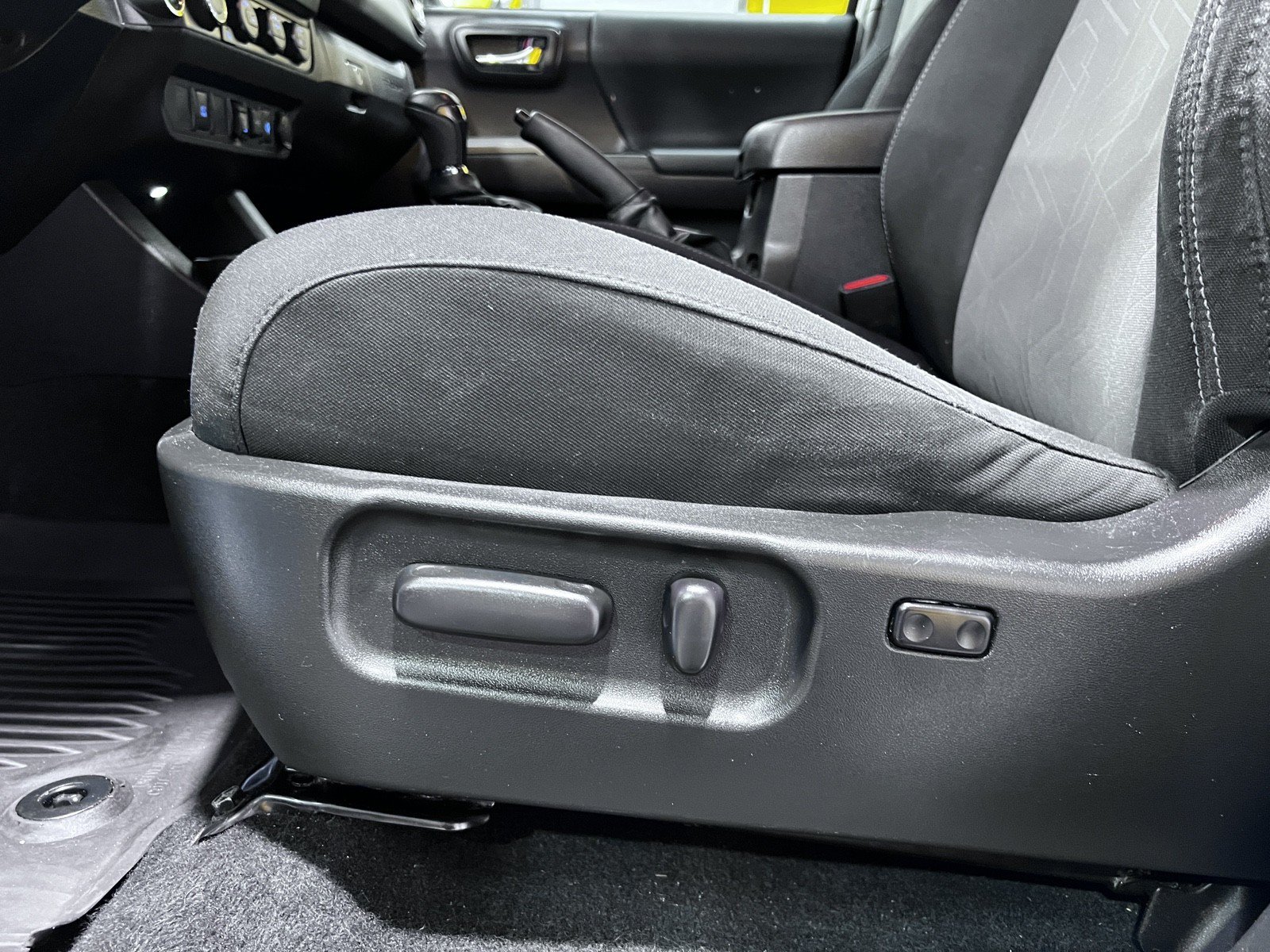 Used 2023 Toyota Tacoma TRD Off-Road AWD/4WD image 23