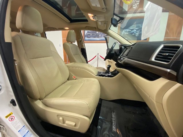 Used 2016 Toyota Highlander Limited AWD/4WD image 12