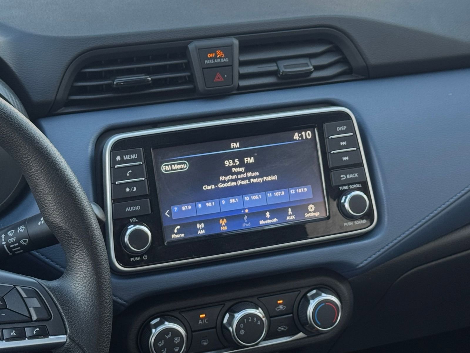 Used 2025 Nissan Versa SV FWD image 17