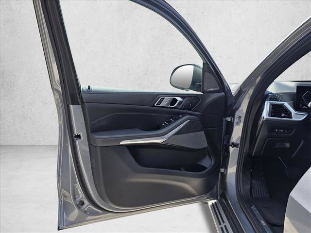 Used 2025 BMW X5 xDrive40i AWD/4WD image 12