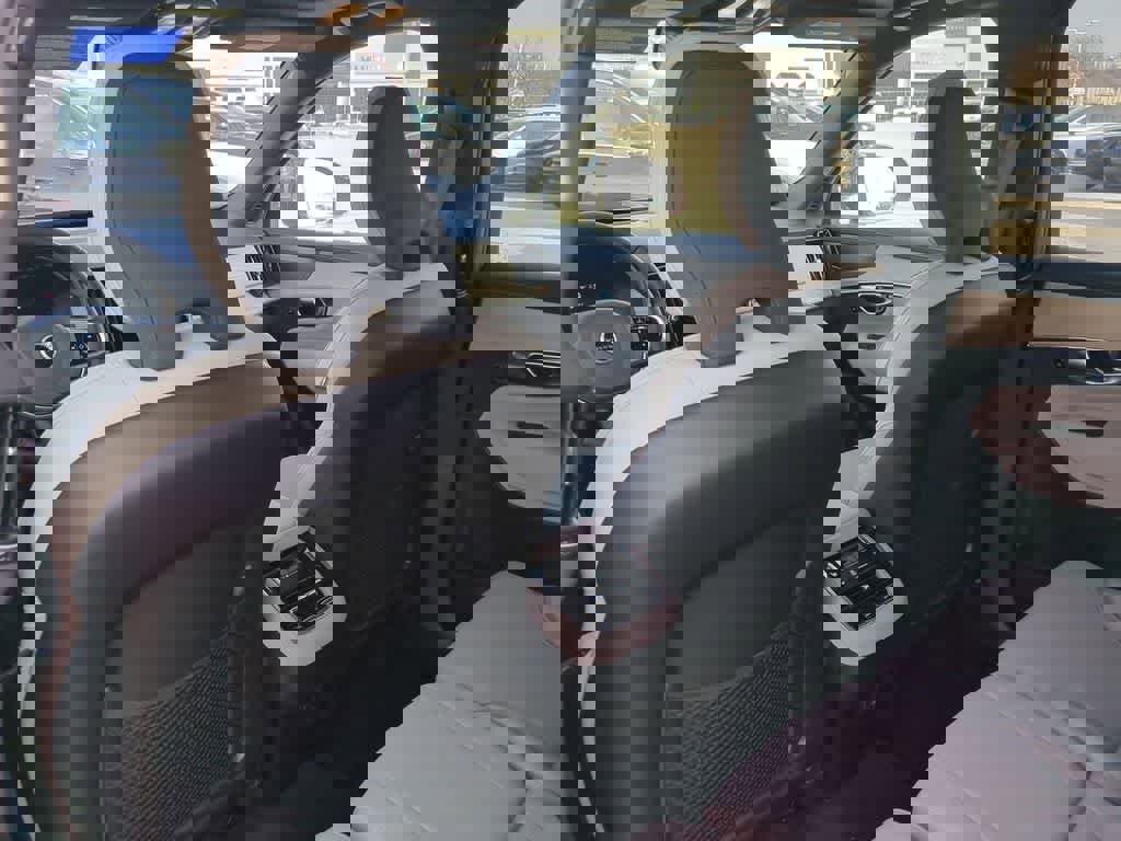 New 2026 Volvo XC90 B5 Plus w/ Protection Package Premier image 10