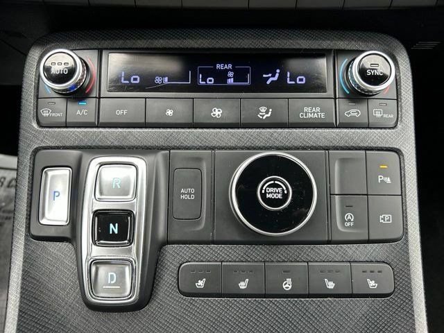 Used 2023 Hyundai Palisade Limited w/ Winter Package FWD image 33