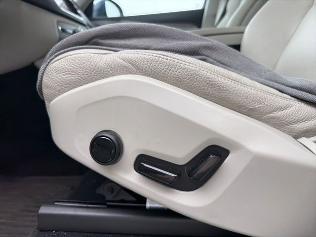 Used 2023 Volvo XC90 B6 Plus w/ Protection Package Premier AWD/4WD image 17