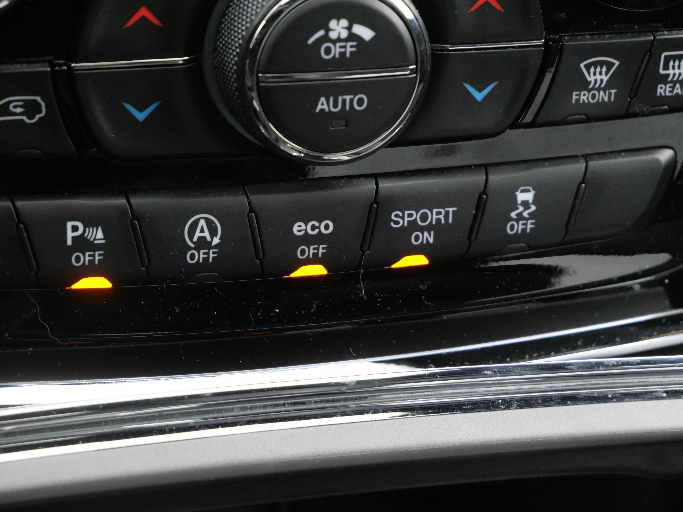 Used 2020 Jeep Grand Cherokee Altitude image 28