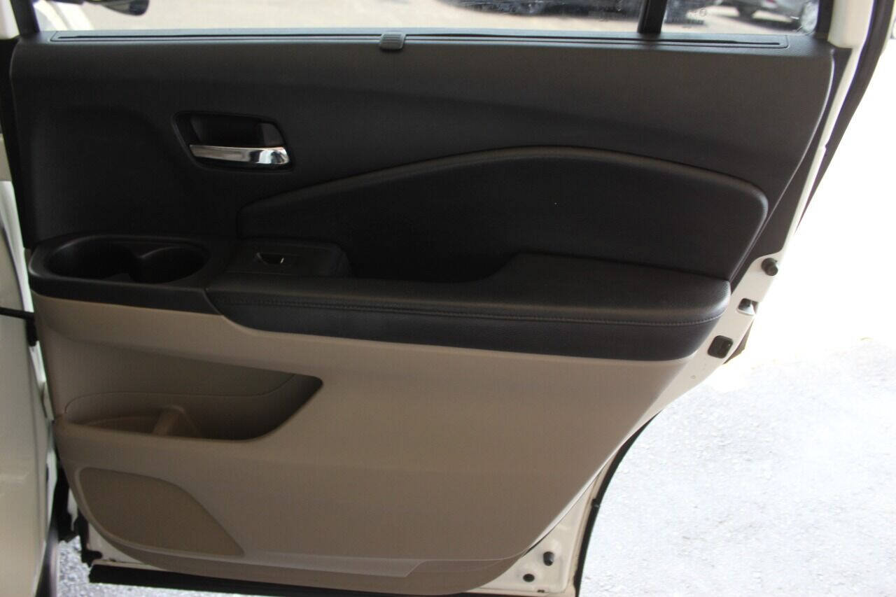 Used 2017 Honda Pilot Touring image 12