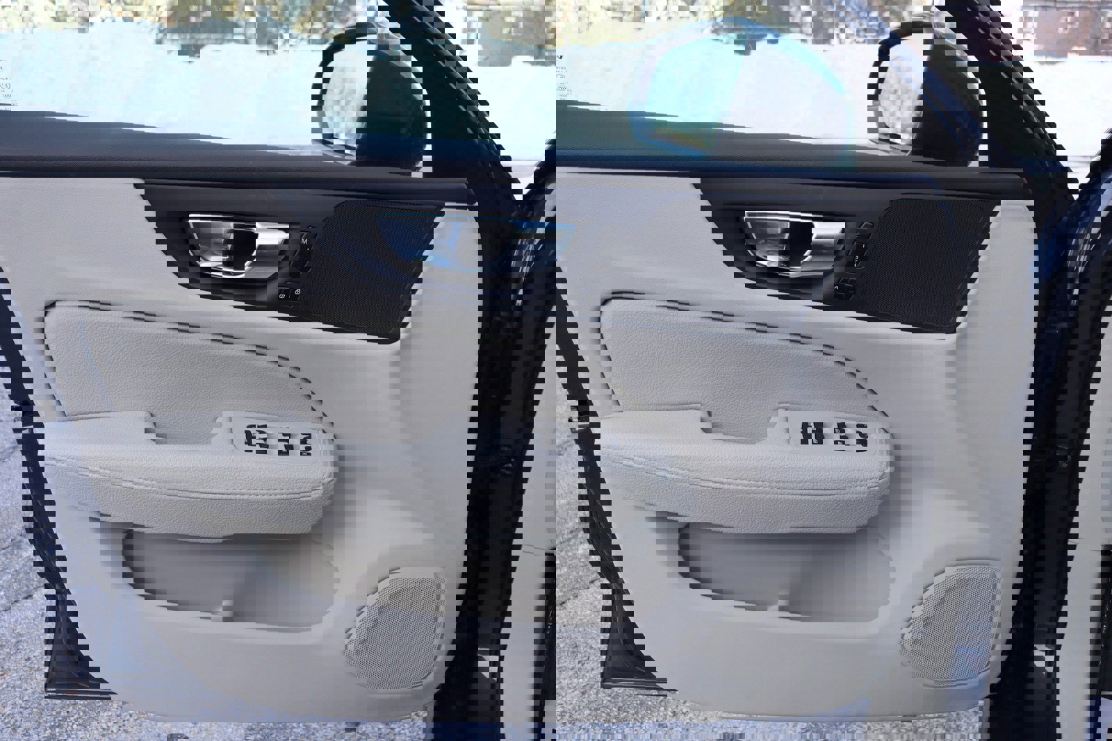 Used 2021 Volvo V60 T5 Cross Country w/ Protection Package image 22