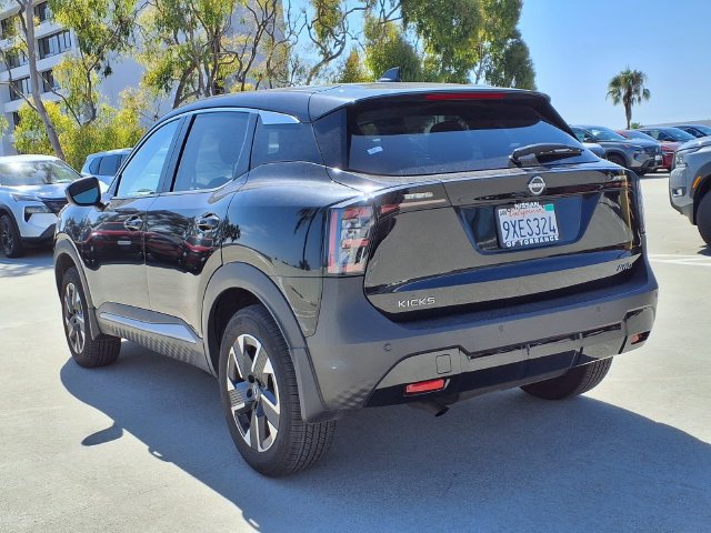 Certified 2025 Nissan Kicks SV AWD/4WD image 4