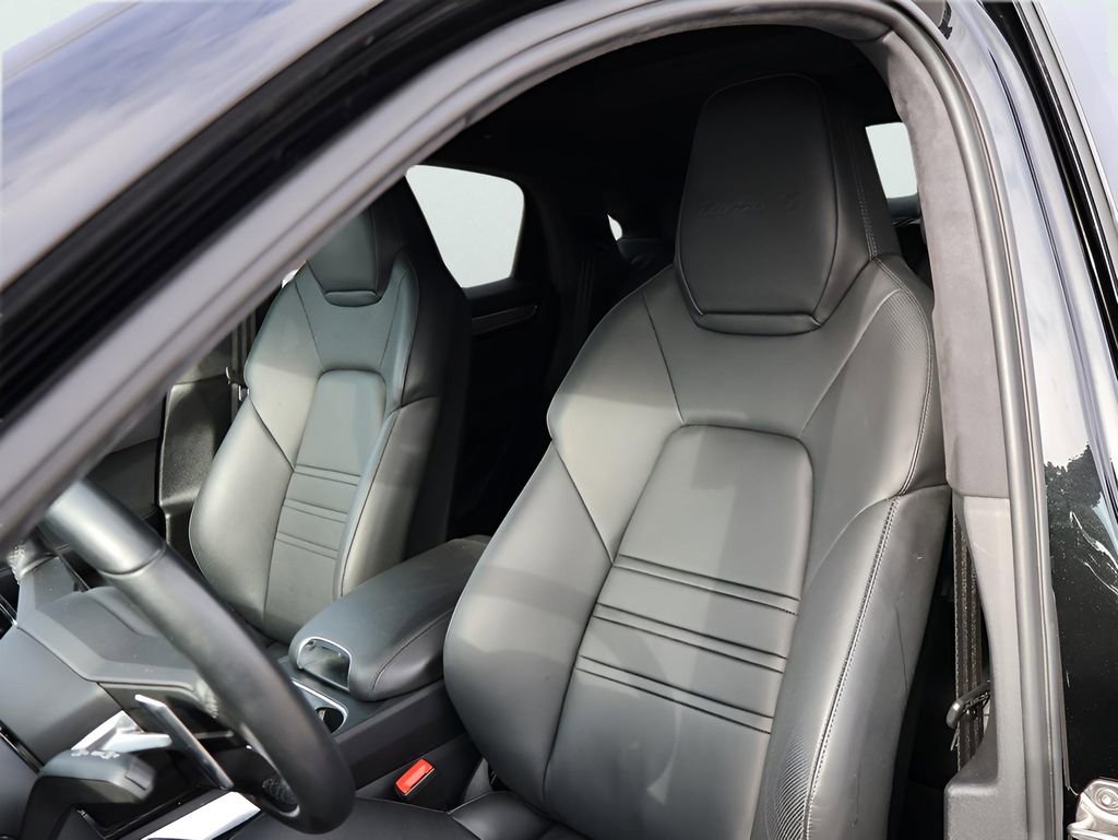 Certified 2023 Porsche Cayenne Turbo S AWD/4WD image 5