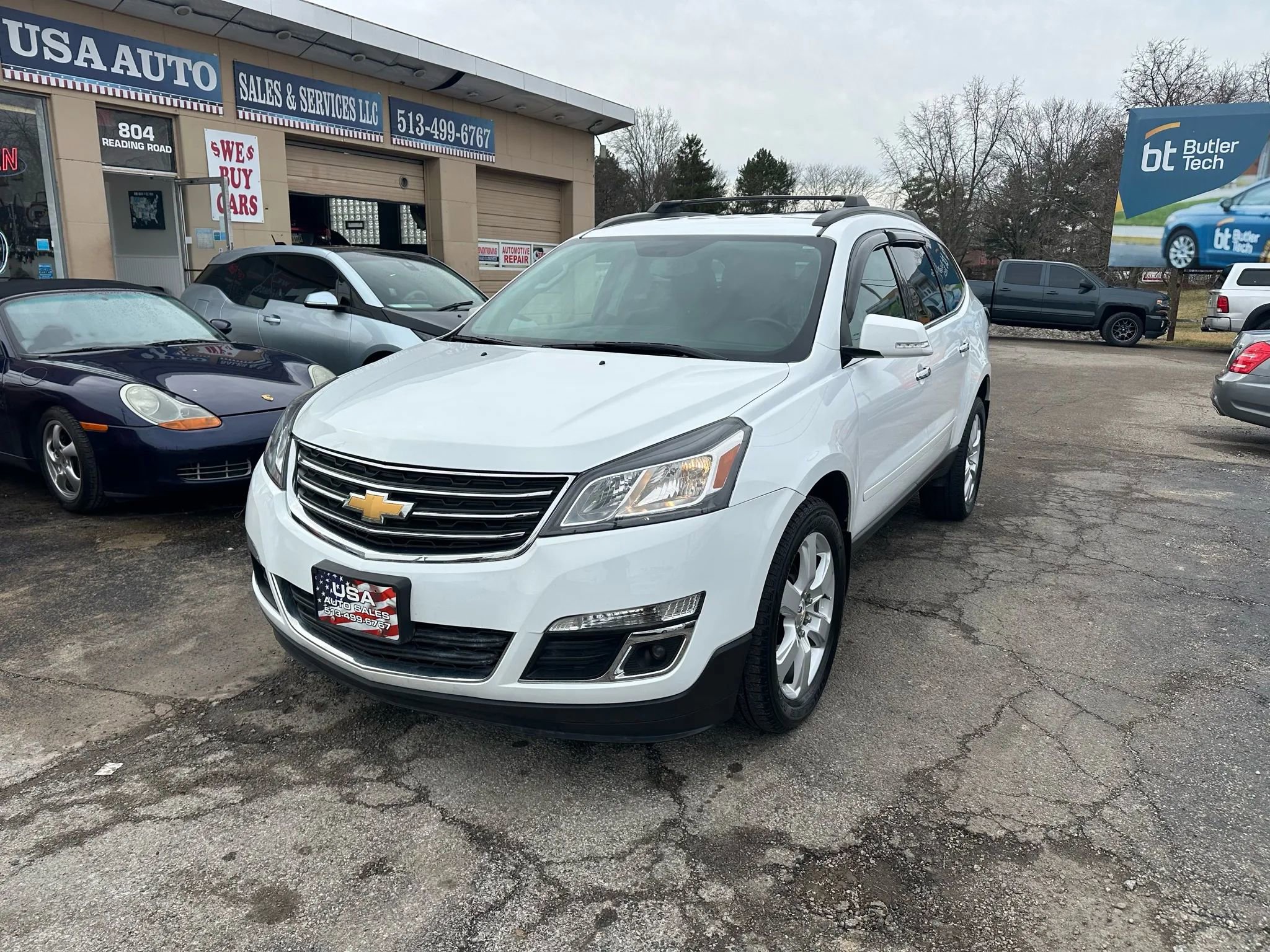 Used 2017 Chevrolet Traverse LT w/ Style and Technology Package image 2