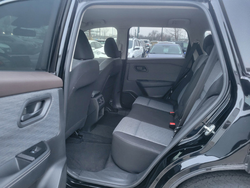 Used 2021 Nissan Rogue S image 22