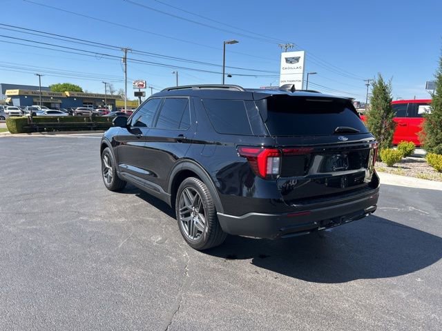 Used 2025 Ford Explorer ST-Line w/ Premium Package image 8