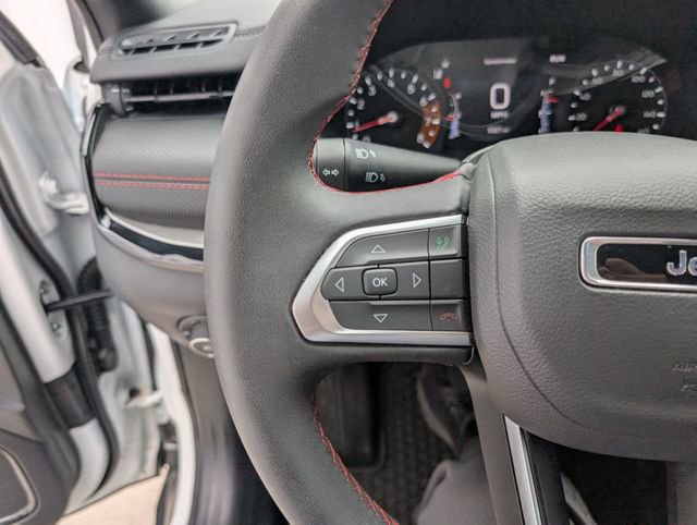 Used 2025 Jeep Compass Trailhawk AWD/4WD image 14