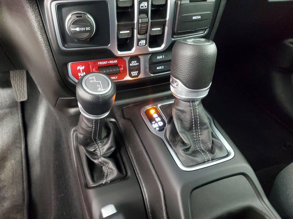 Used 2025 Jeep Wrangler Unlimited Rubicon AWD/4WD image 18