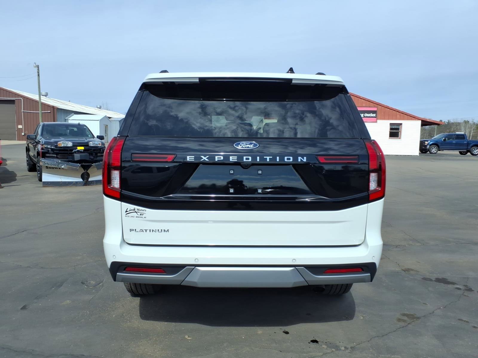 Used 2025 Ford Expedition Platinum w/ Driver's Package AWD/4WD image 5