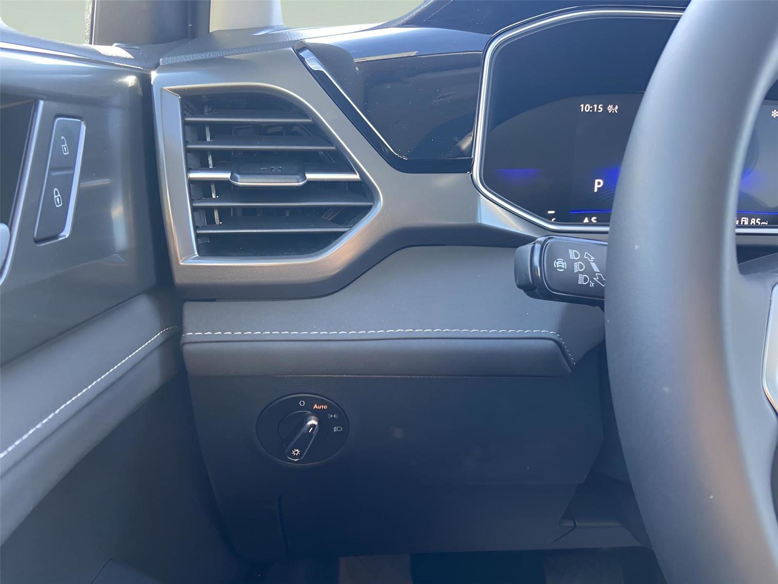 Used 2025 Volkswagen Taos SE image 24