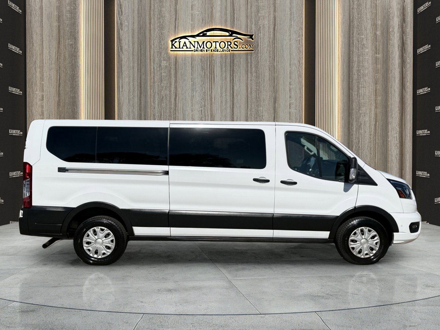 Used 2023 Ford Transit 350 XLT image 8