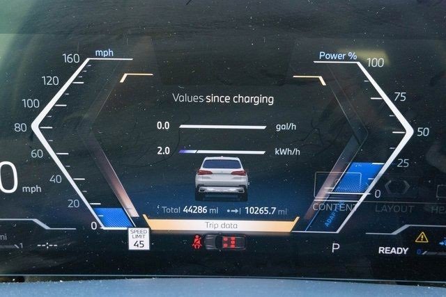 Used 2024 BMW X5 xDrive50e image 9