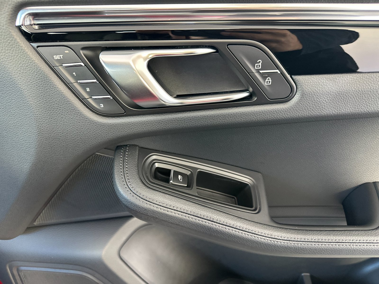 Certified 2026 Porsche Macan AWD/4WD image 20
