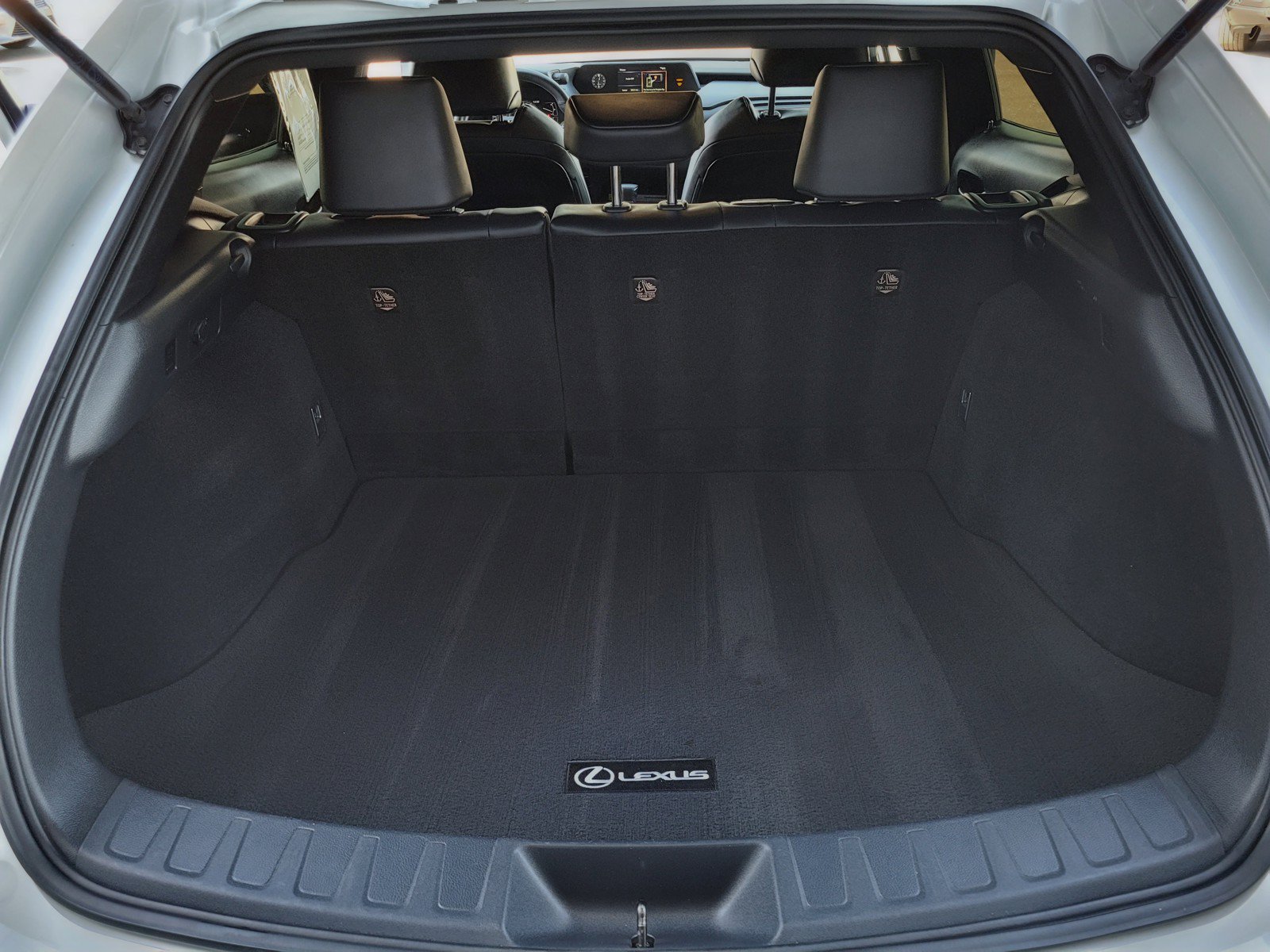Certified 2022 Lexus UX 200 w/ Accessory Package (Z2) FWD image 26