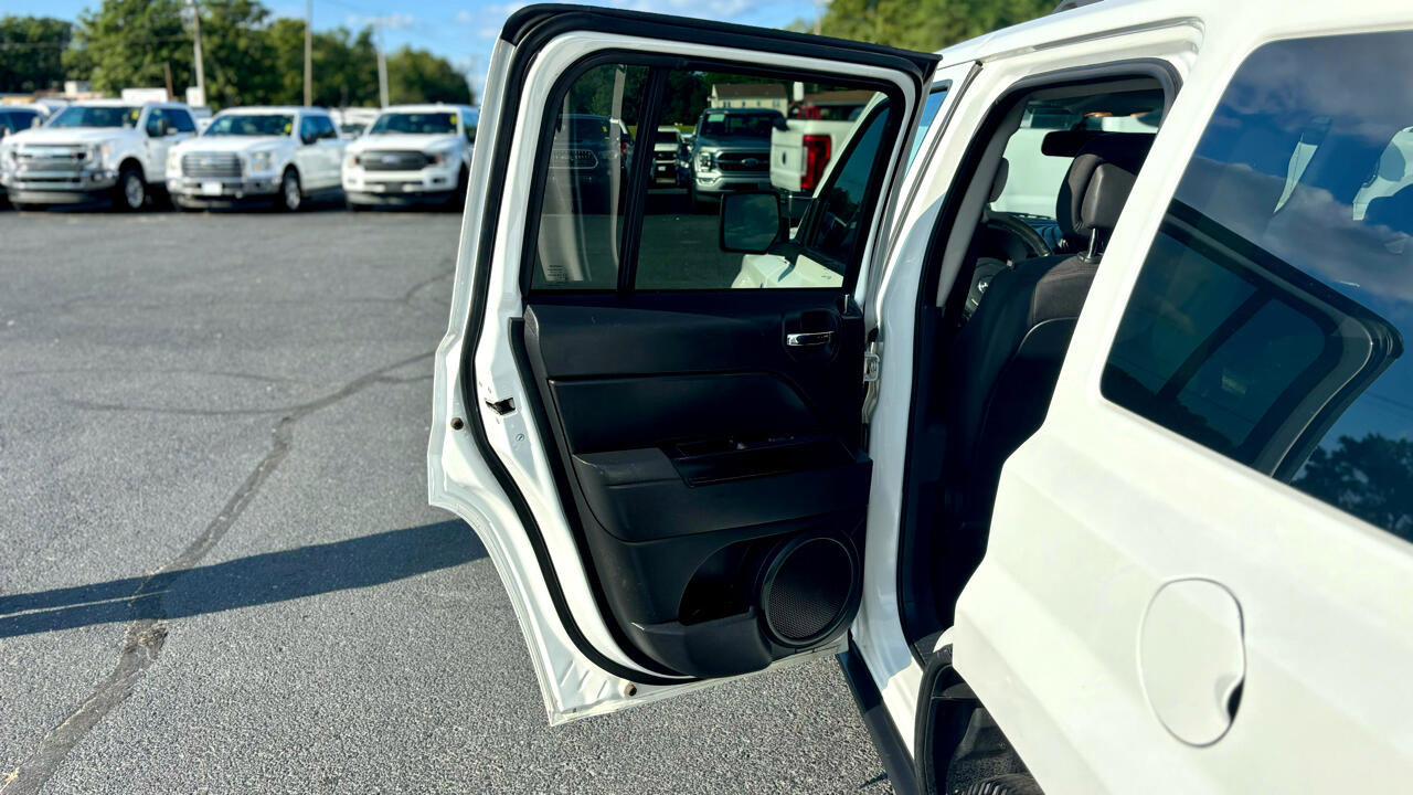 Used 2015 Jeep Patriot Latitude image 17