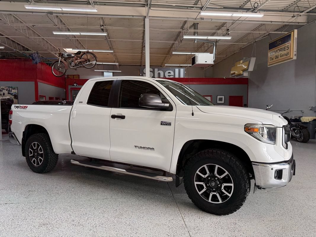 Used 2018 Toyota Tundra SR5 AWD/4WD image 7
