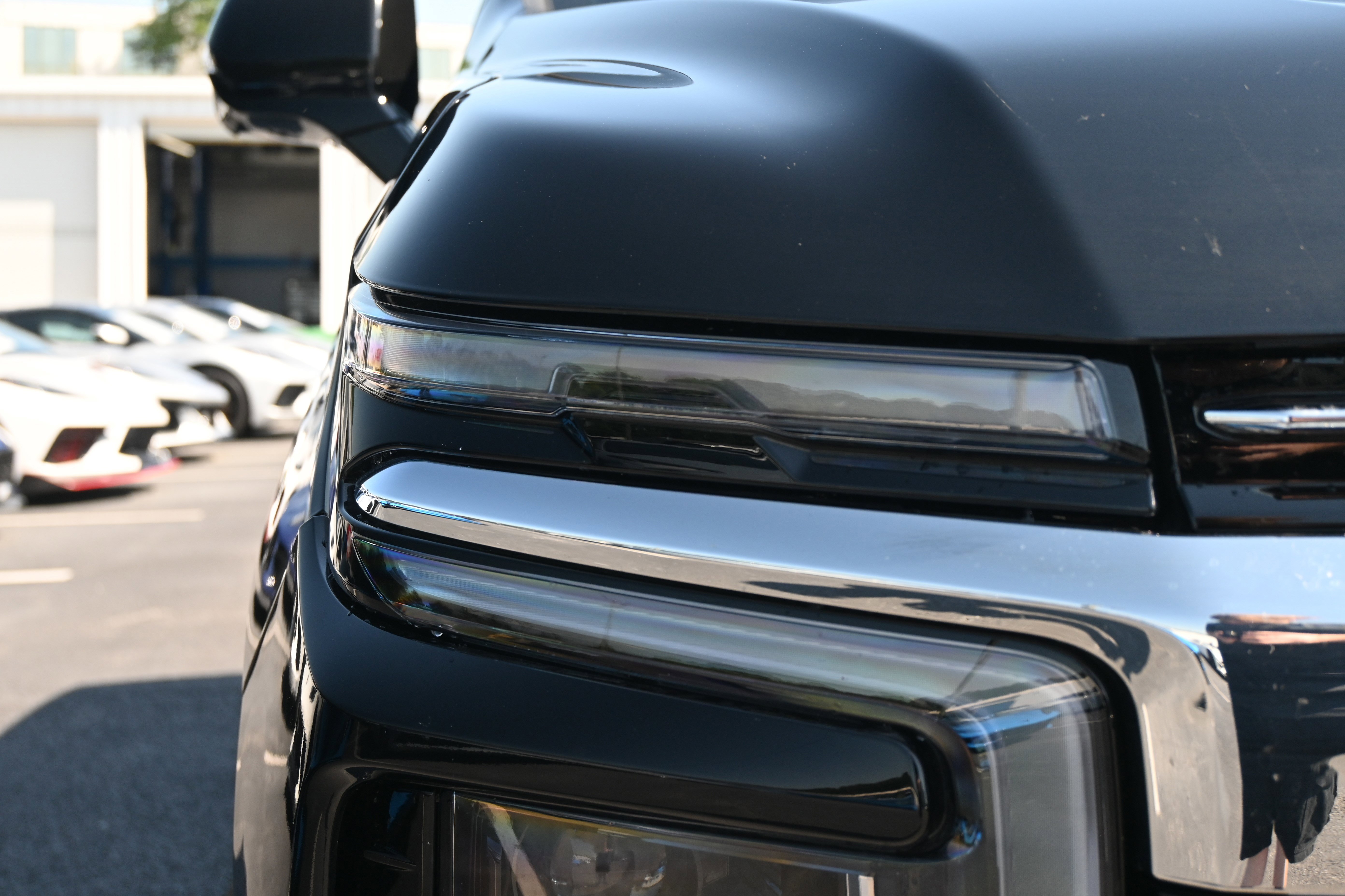 Used 2025 Chevrolet Tahoe Premier AWD/4WD image 6