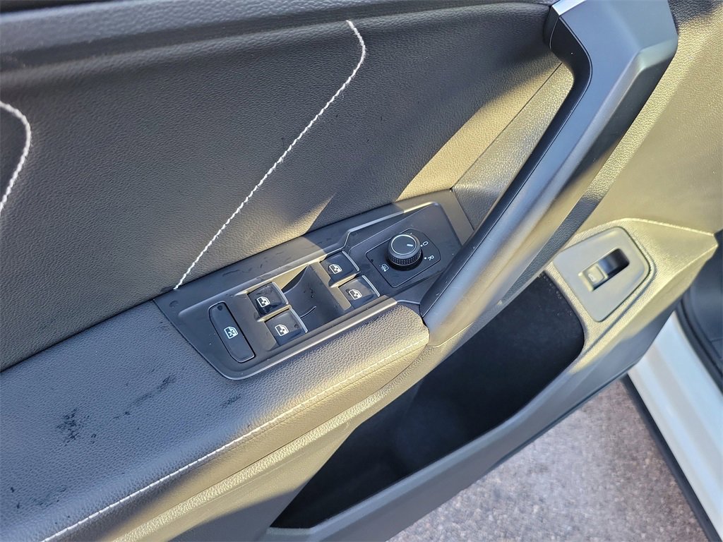 Used 2022 Volkswagen Tiguan SE image 16