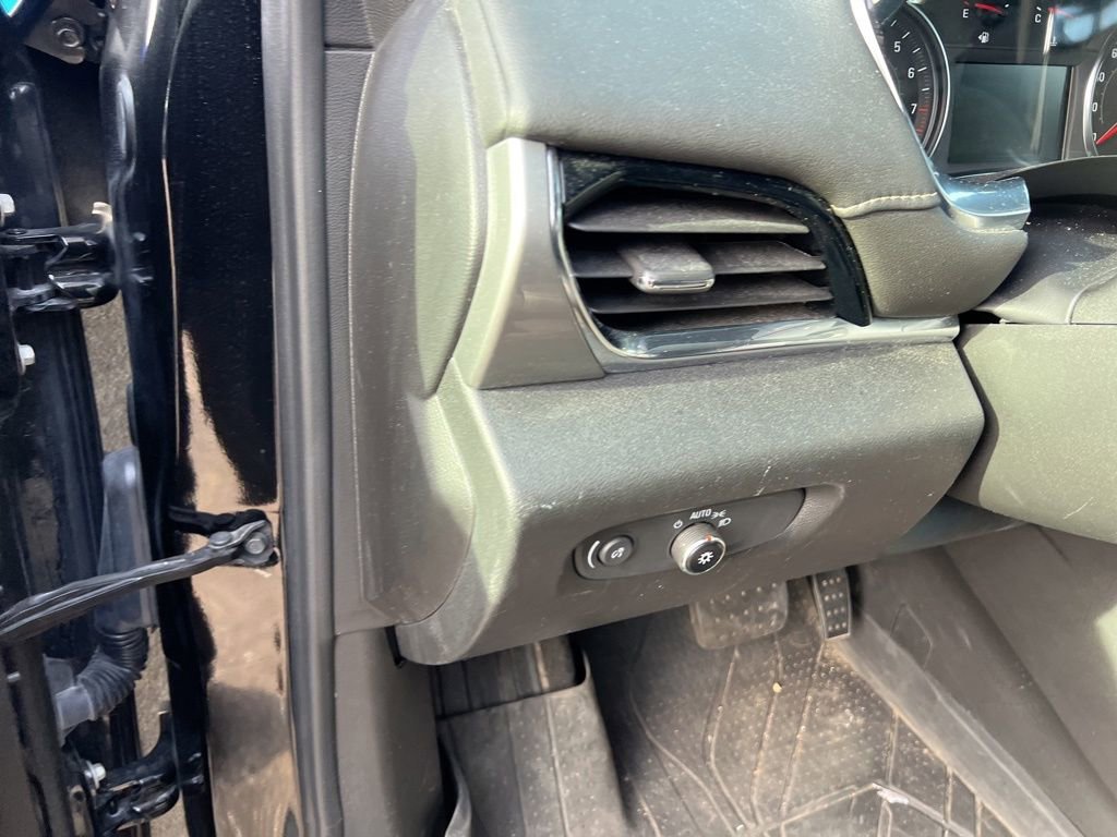 Used 2023 Chevrolet Traverse LT w/ LT Premium Package image 18