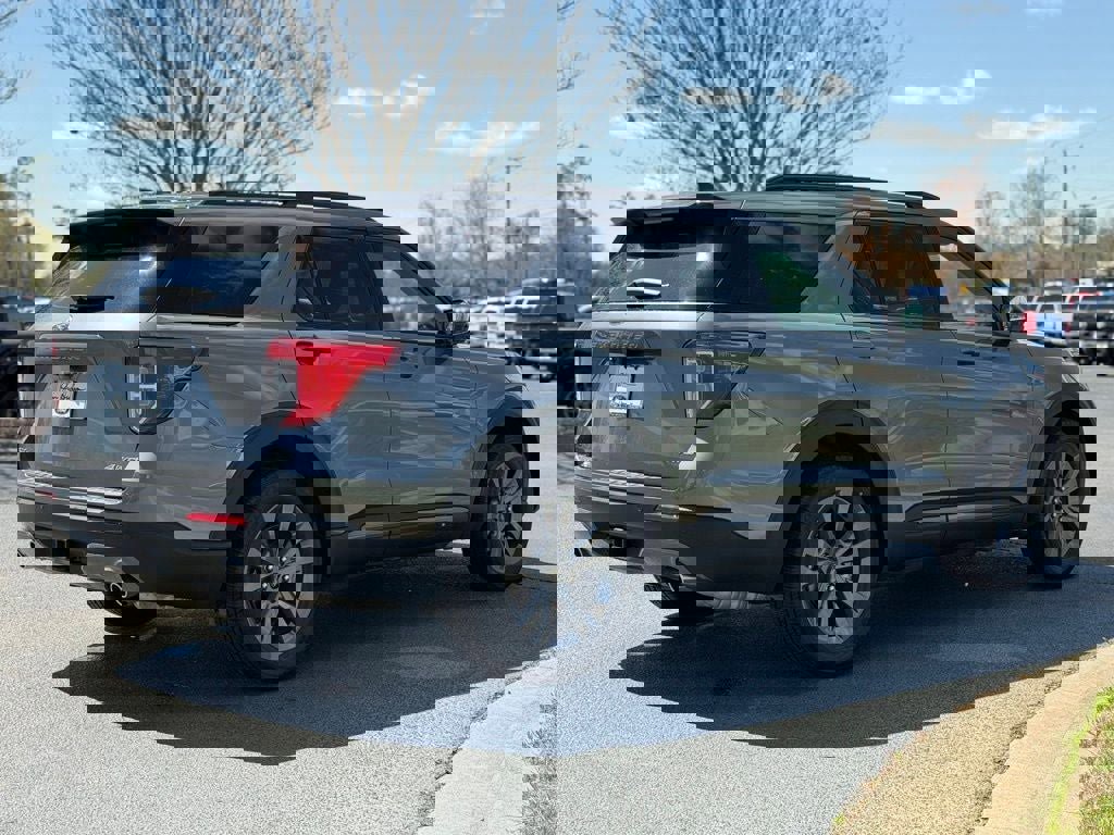 Certified 2022 Ford Explorer XLT w/ Equipment Group 202A image 7