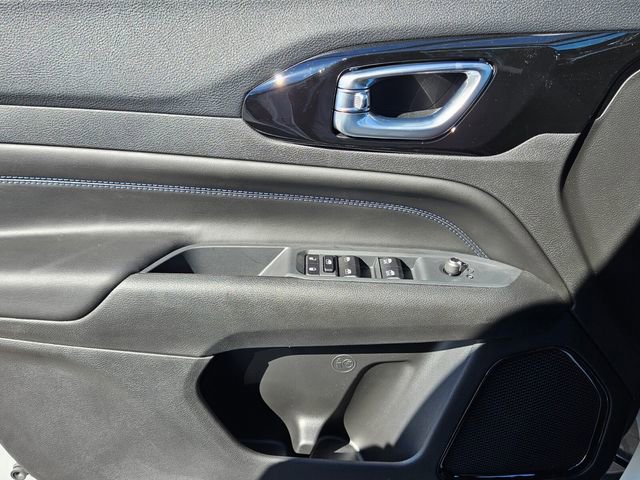 New 2026 Jeep Compass Latitude image 32