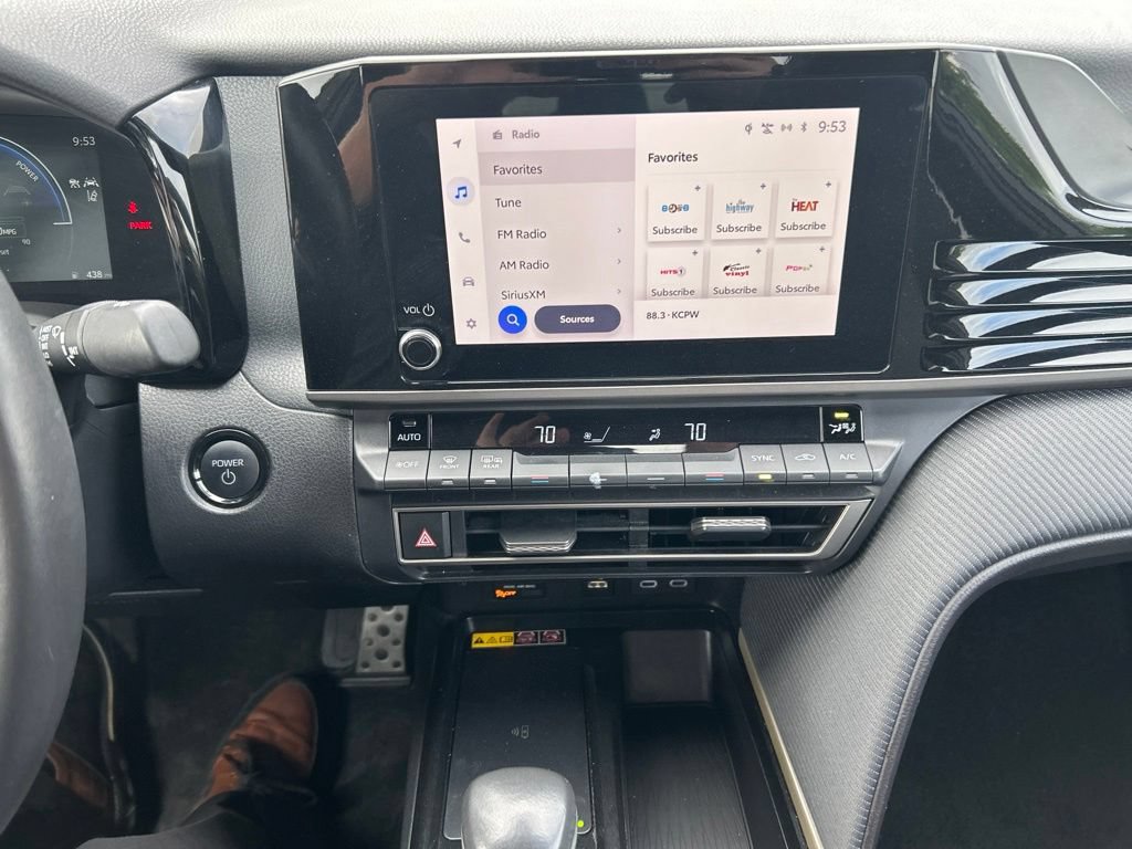 Used 2025 Toyota Camry SE FWD image 3