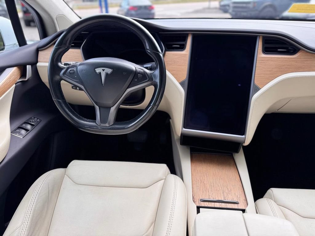Used 2018 Tesla Model X AWD/4WD image 25