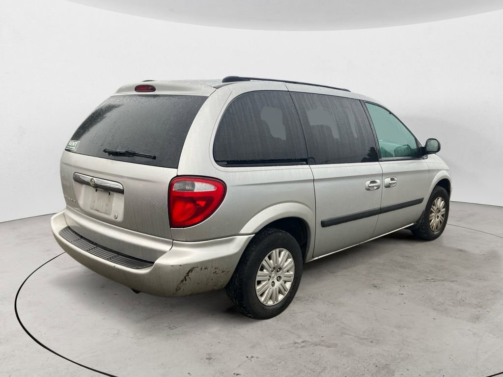 Used 2005 Chrysler Town & Country w/ Popular Equipment Group I FWD image 3