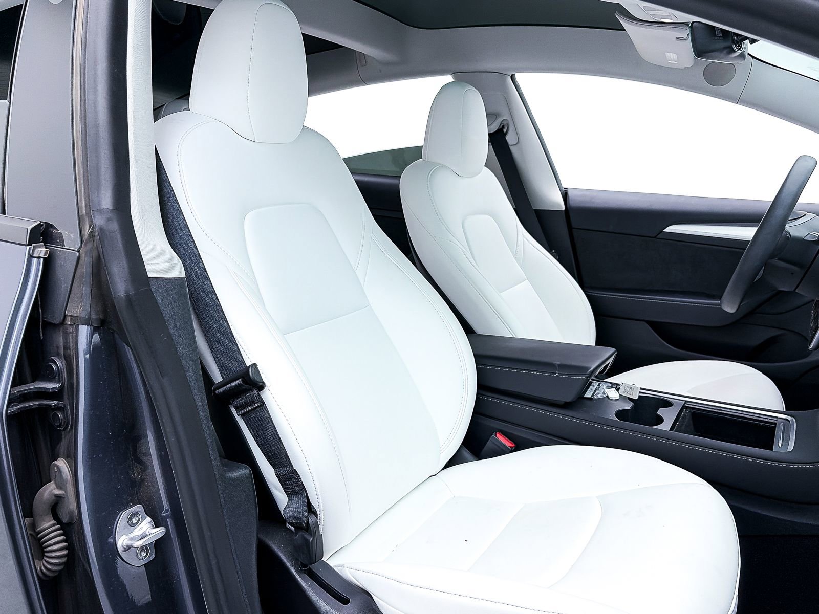 Used 2023 Tesla Model 3 Standard Range image 29