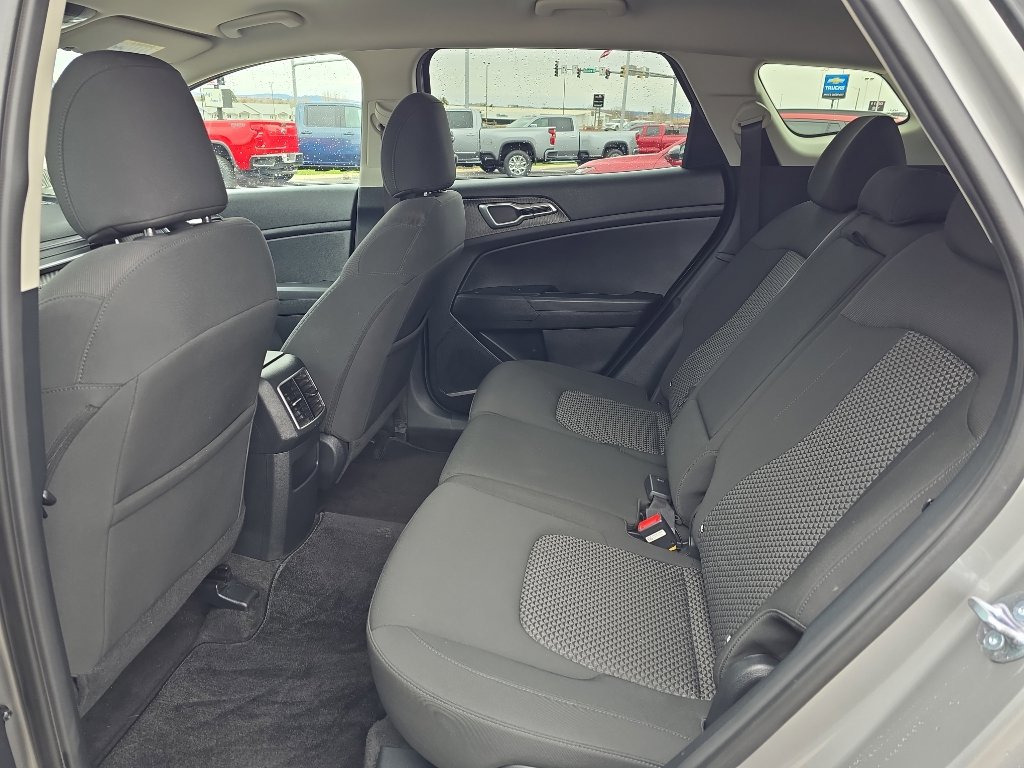 Used 2025 Kia Sportage LX image 19