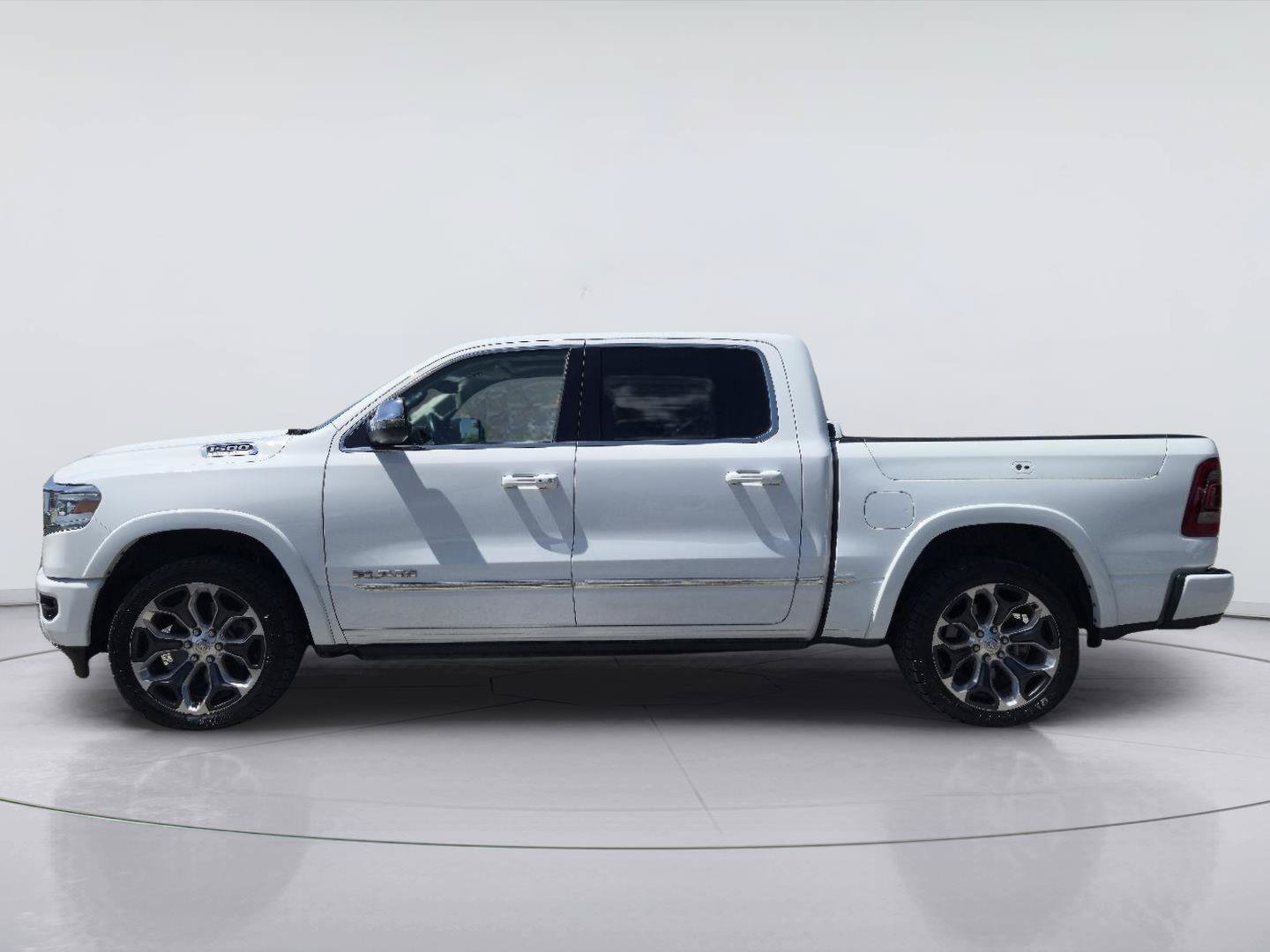 Used 2024 RAM 1500 Limited AWD/4WD image 2
