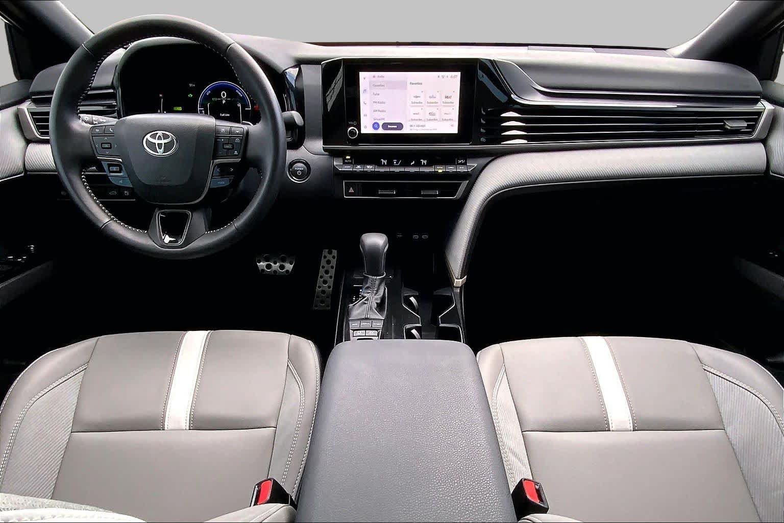 Used 2025 Toyota Camry SE FWD image 28