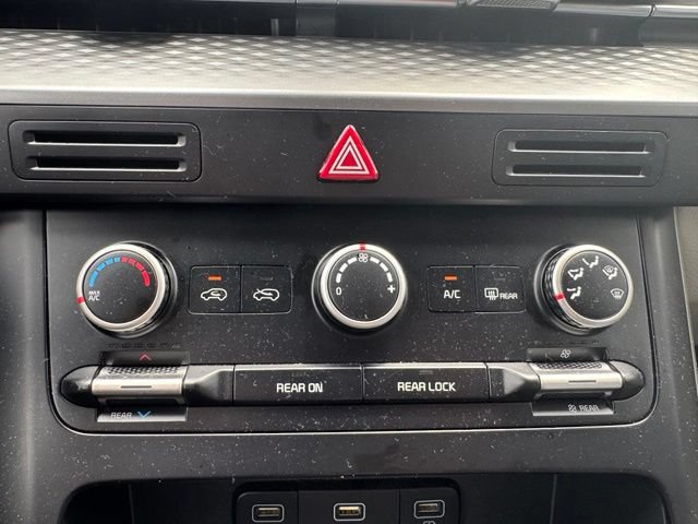 Used 2023 Kia Carnival LX FWD image 45