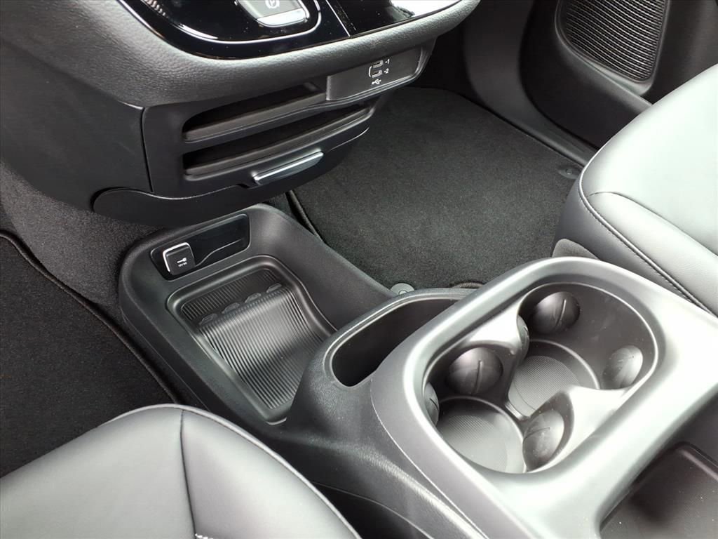 New 2026 Chrysler Pacifica Select image 25