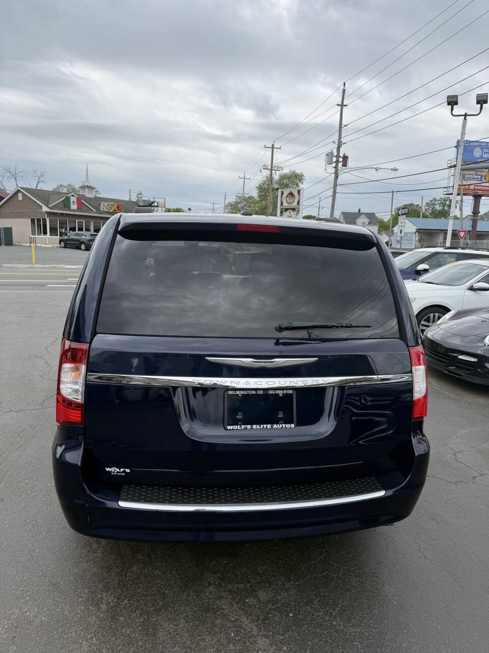 Used 2015 Chrysler Town & Country Touring FWD image 7