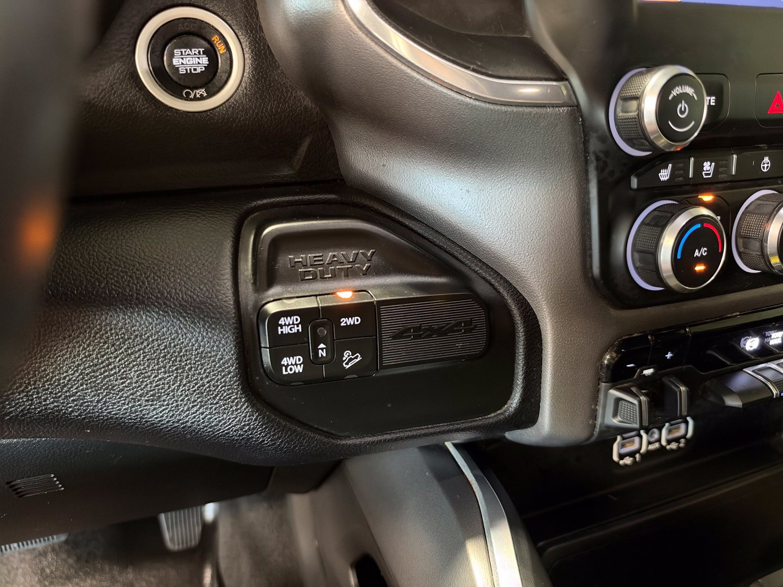 Used 2022 RAM 2500 Laramie w/ Night Edition AWD/4WD image 25