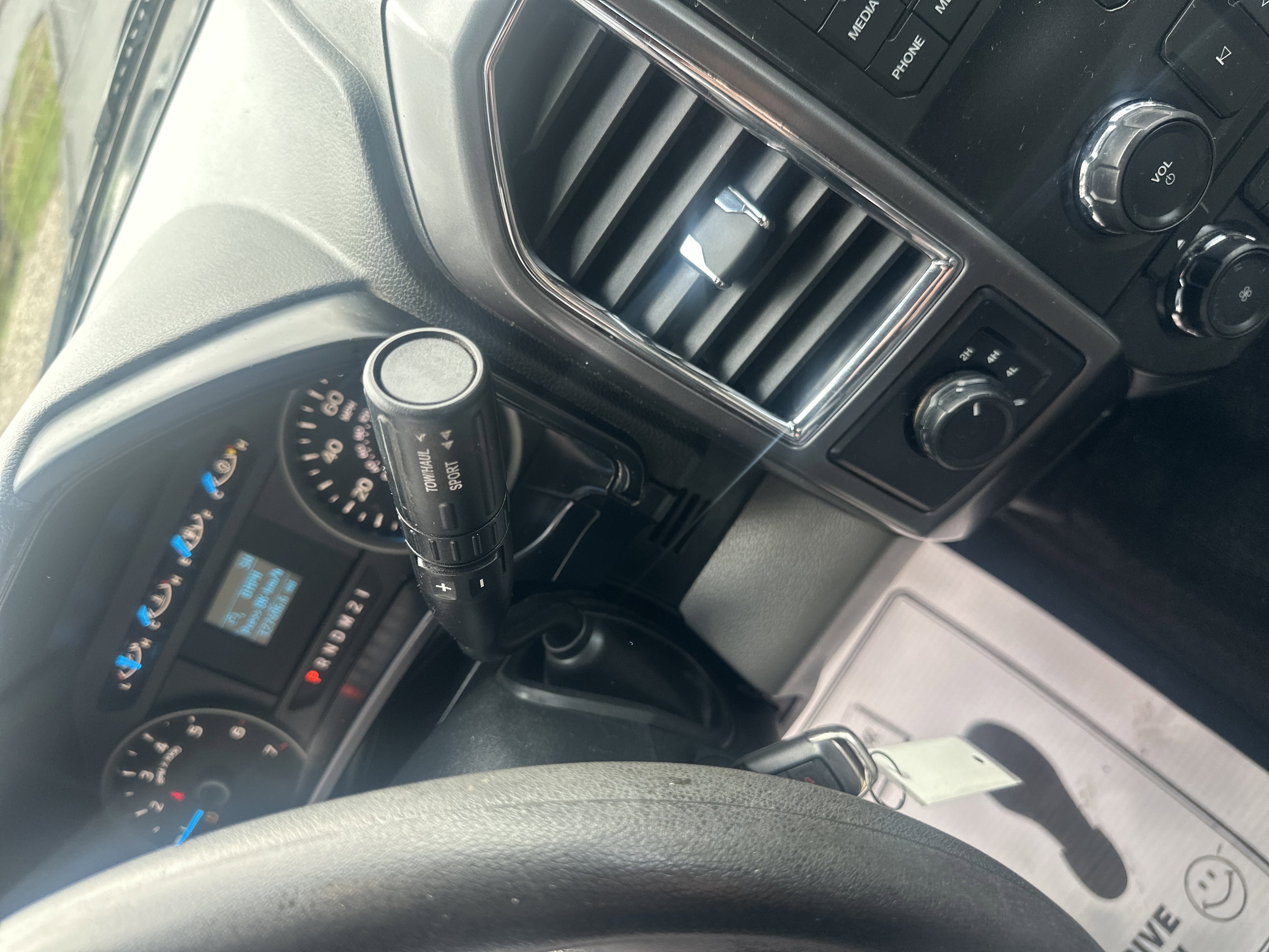 Used 2015 Ford F150 XLT AWD/4WD image 23