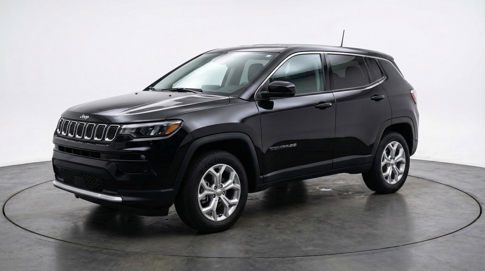 Used 2025 Jeep Compass Latitude image 3