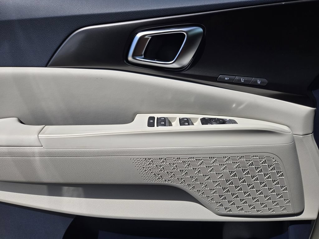 New 2026 Kia Carnival SX w/ SX Dark Edition Package FWD image 16