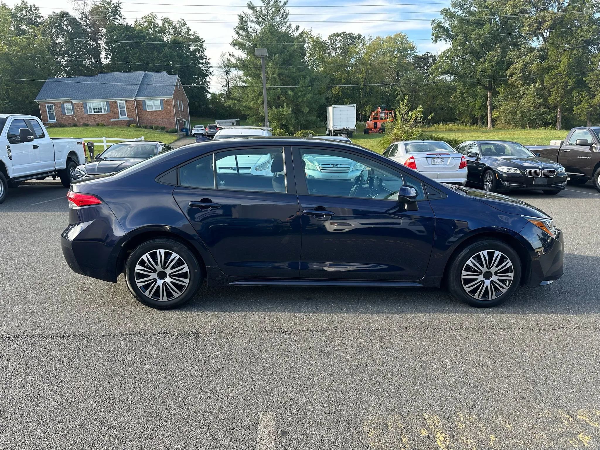 Used 2022 Toyota Corolla LE image 5