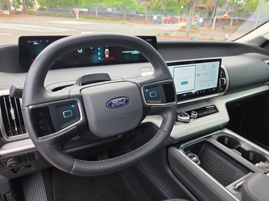 Used 2025 Ford Expedition Active AWD/4WD image 16